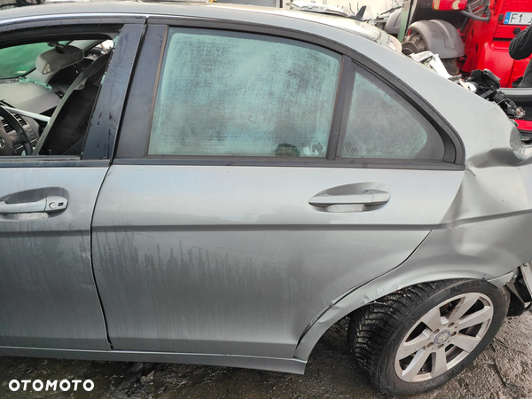 MERCEDES W204 08r DRZWI LEWY TYŁ TYLNE GOŁE