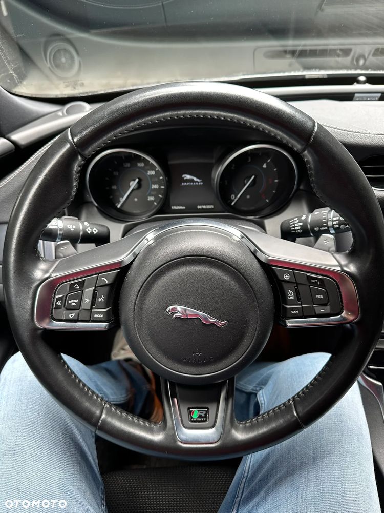 Jaguar XF 2.0 i4D R-Sport - 28