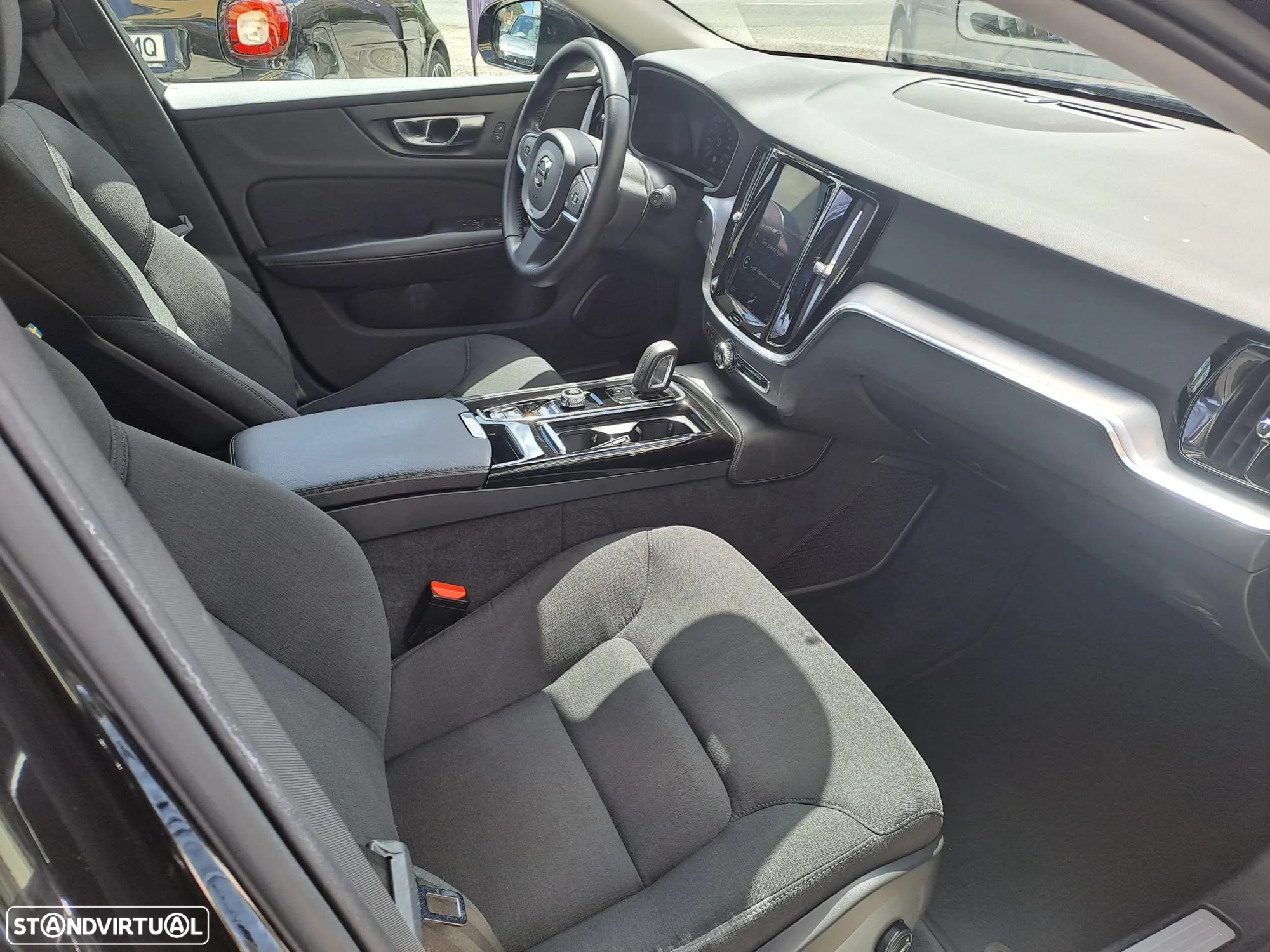 Volvo V60 2.0 T8 AWD TE Momentum - 28
