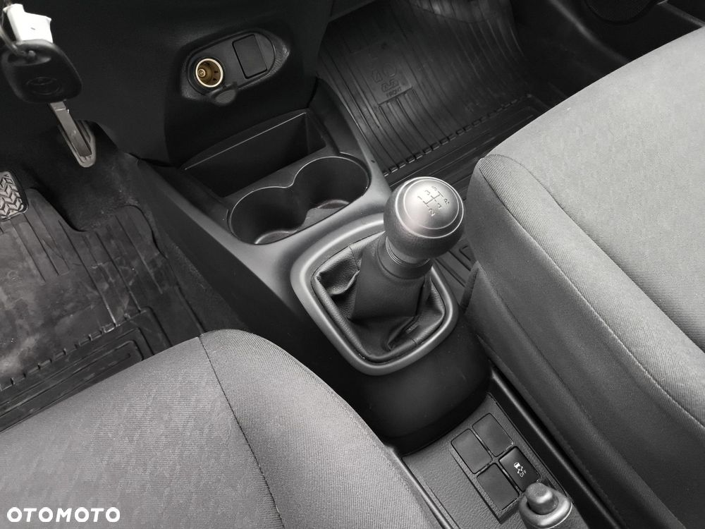 Toyota Yaris - 24