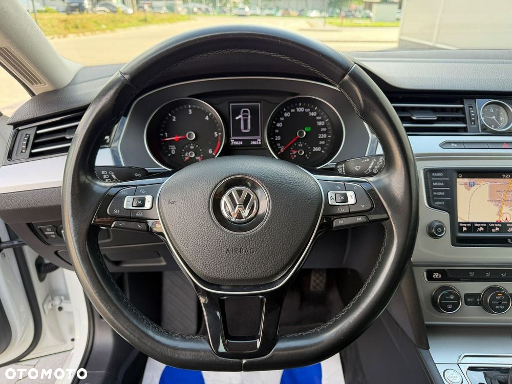 Volkswagen Passat - 21