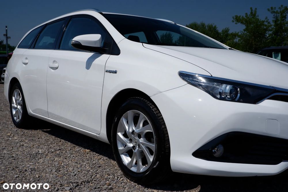 Toyota Auris 1.8 HSD Luna - 2