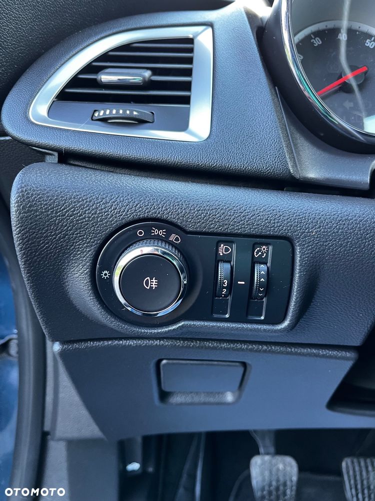 Opel Astra 1.4 Turbo Design Edition - 11