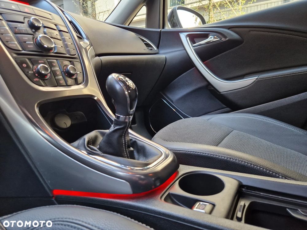 Opel Astra 1.4 T Cosmo EU6 - 33