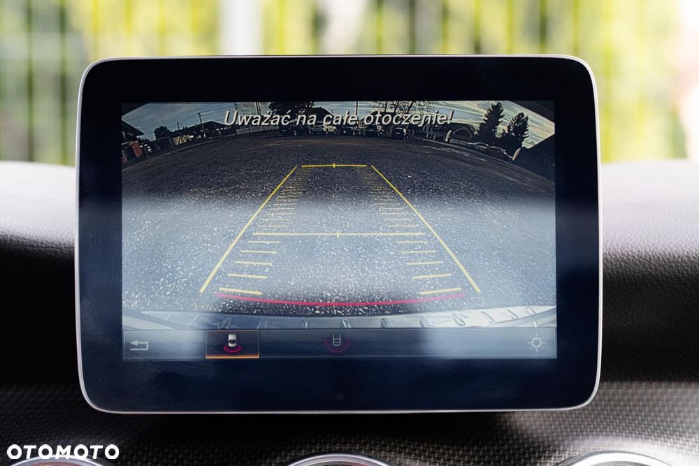 Mercedes-Benz GLA - 16