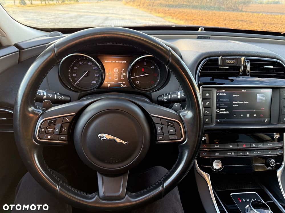 Jaguar XE 2.0 D Prestige - 13