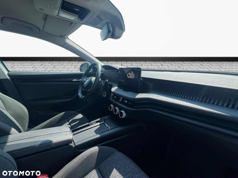 Skoda Superb 2.0 TDI SCR Essence DSG - 11