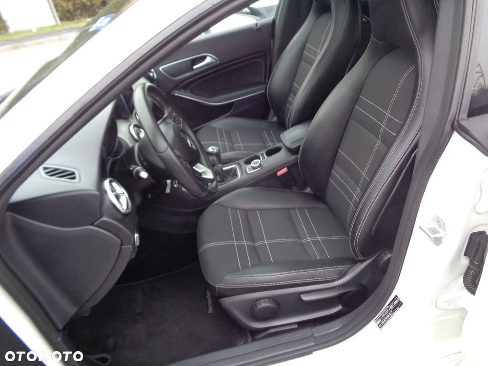 Mercedes-Benz CLA 180 Urban - 11