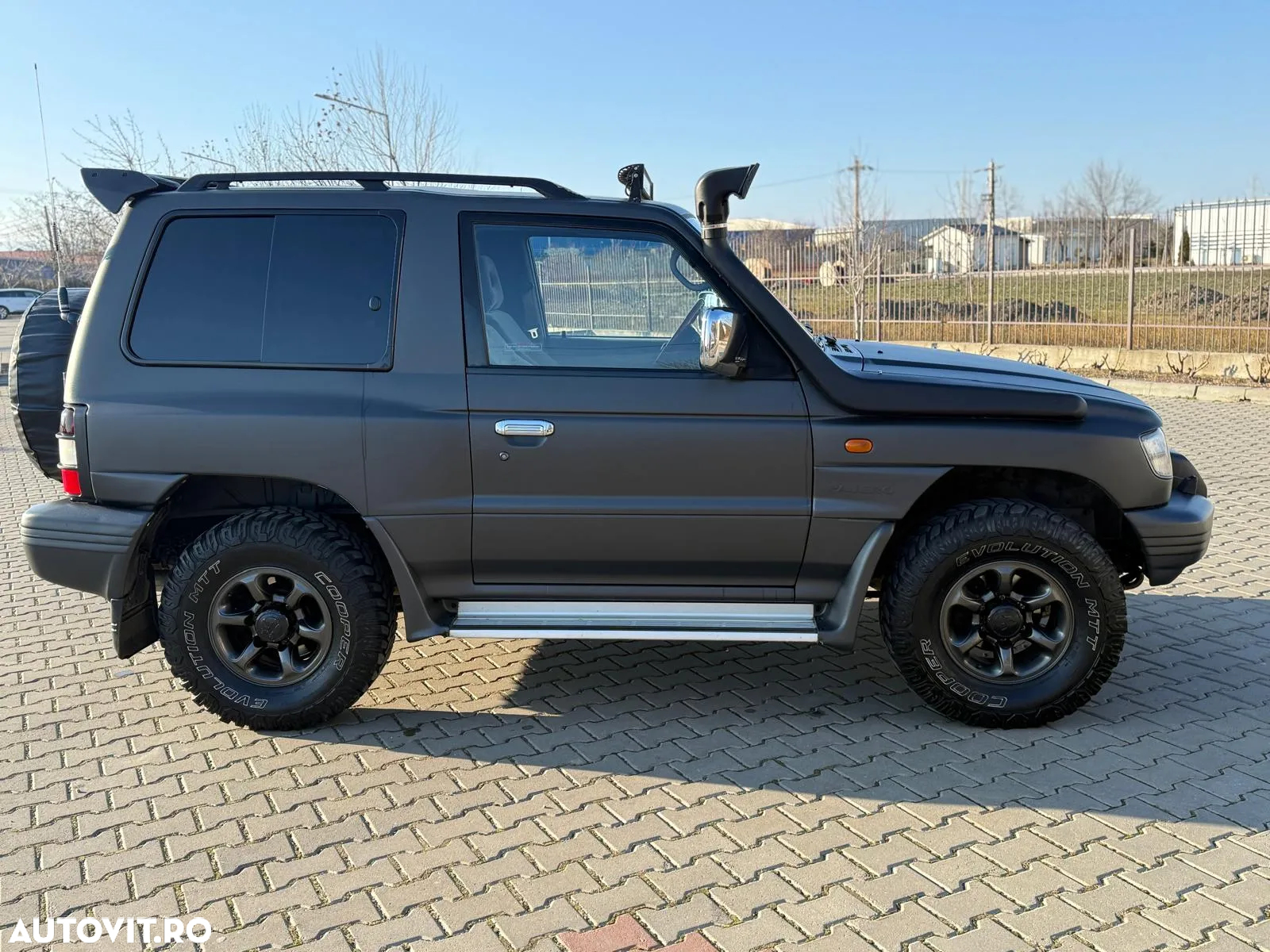 Mitsubishi Pajero - 2