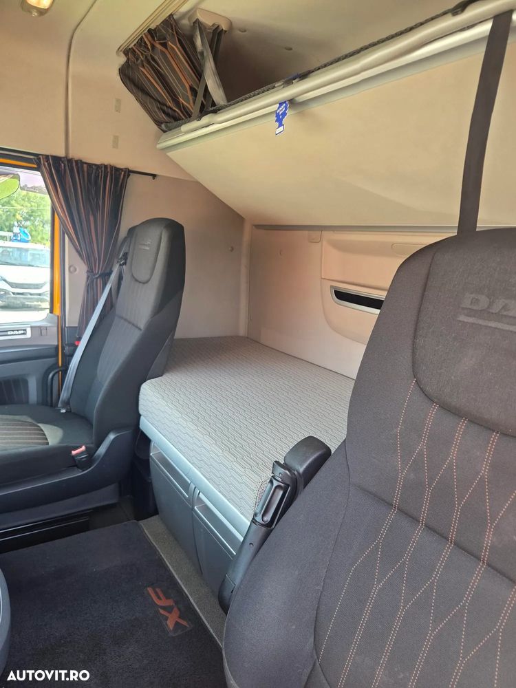 DAF XF 530 6x4, 2021, 370.795km, FULL OPTION, cutie AUTOMATA+RETARDER, Aer cond STATIONARE, FRIGIDER, proiectoare, girofar, kit basculare, 2 x 600l, Masa totala 78t, rulat doar in GERMANIA, STARE FOARTE BUNA, posibil leasing 4 ani-PROMOTIE 52.900 EUR+Tva - 24