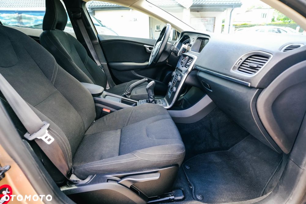 Volvo V40 D2 - 27