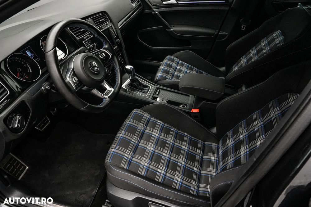 Volkswagen Golf - 11