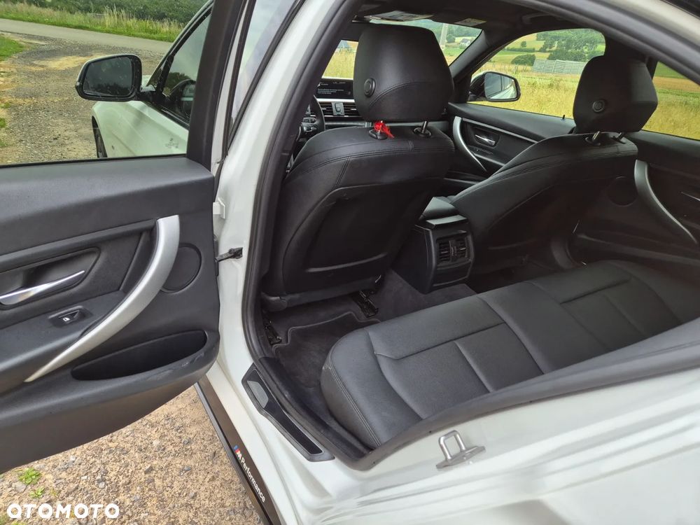BMW Seria 3 318d - 12