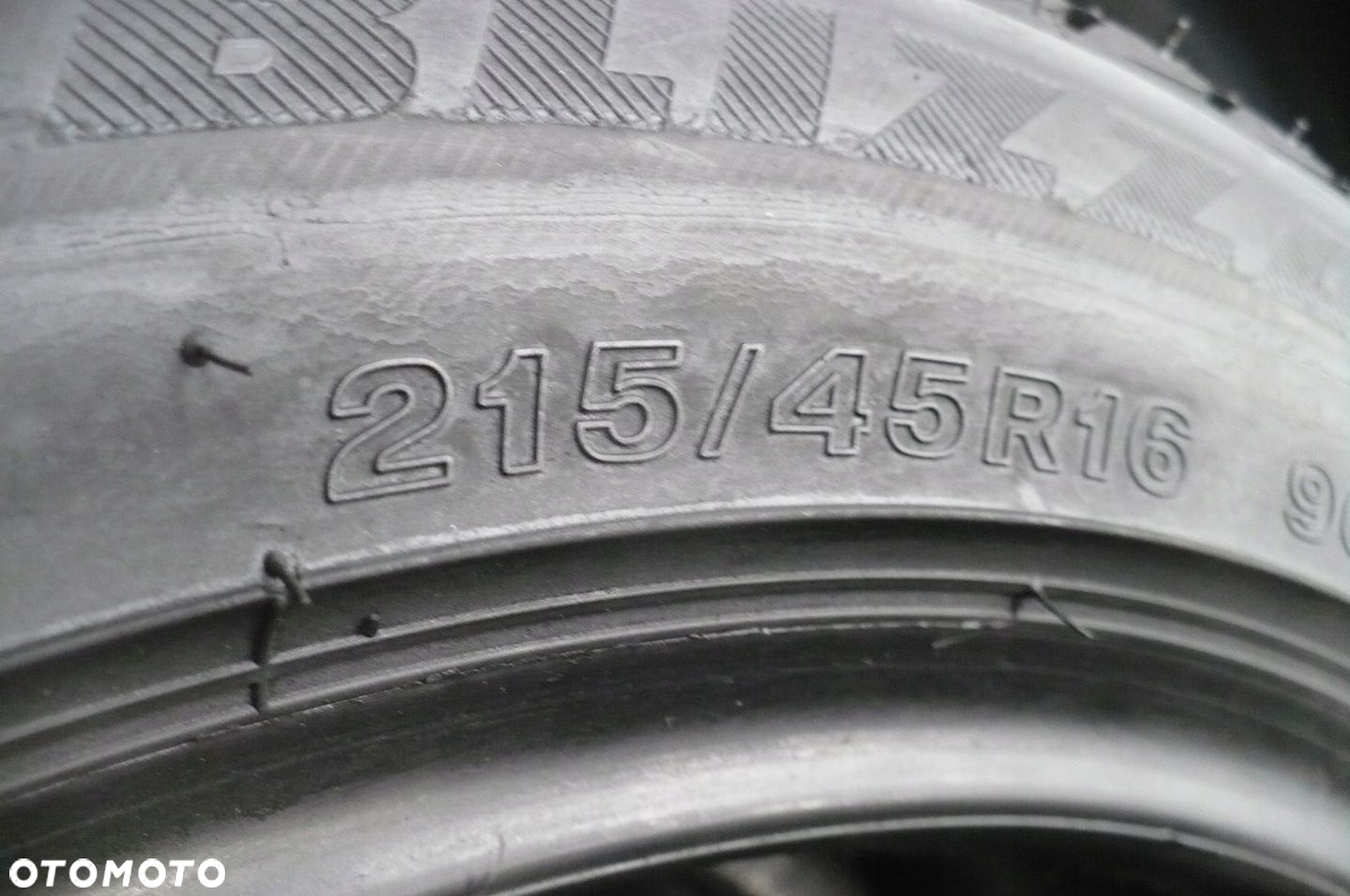 2x BRIDGESTONE Blizzak LM32 215/45R16 7mm 2020 - 2