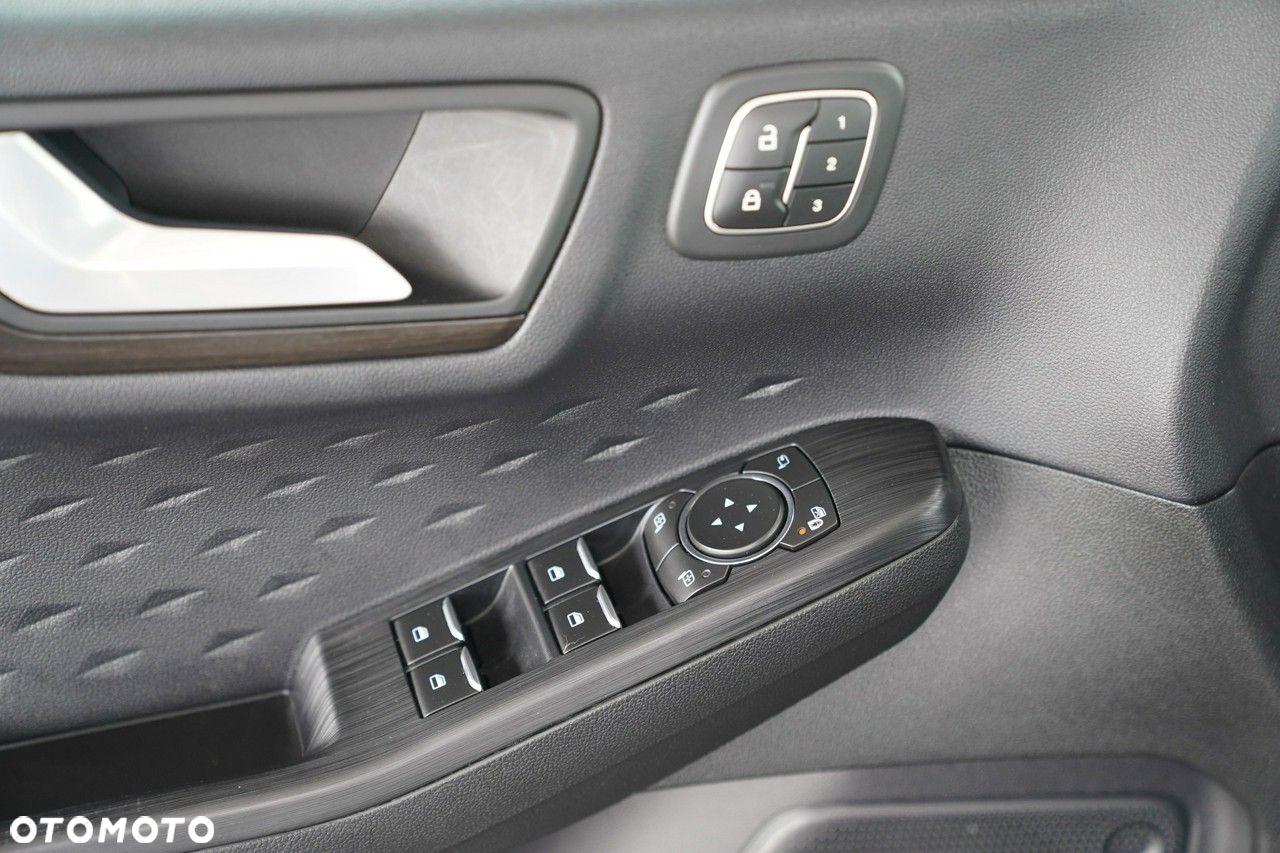Ford Kuga - 16
