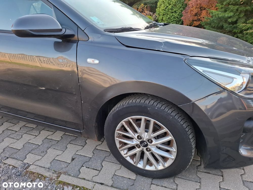 Kia Rio - 11