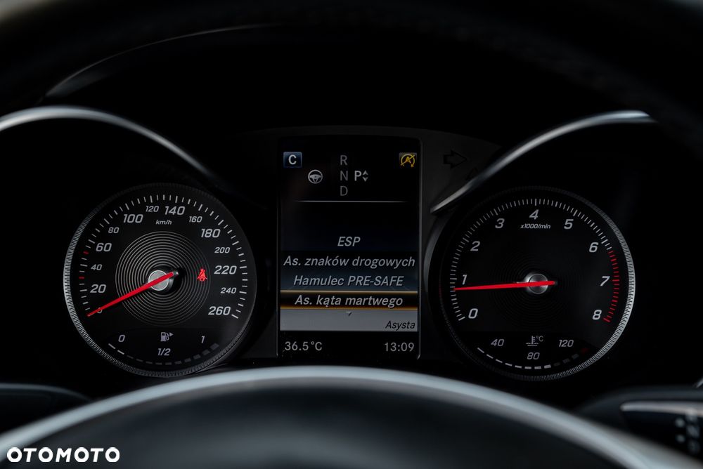 Mercedes-Benz Klasa C 300 9G-TRONIC AMG Line - 36