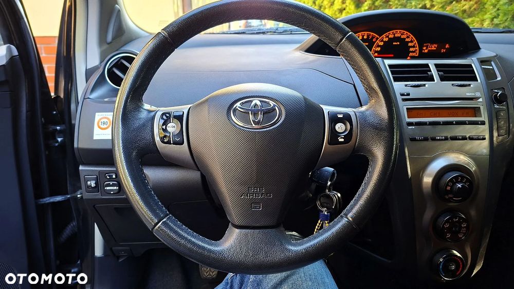 Toyota Yaris - 22