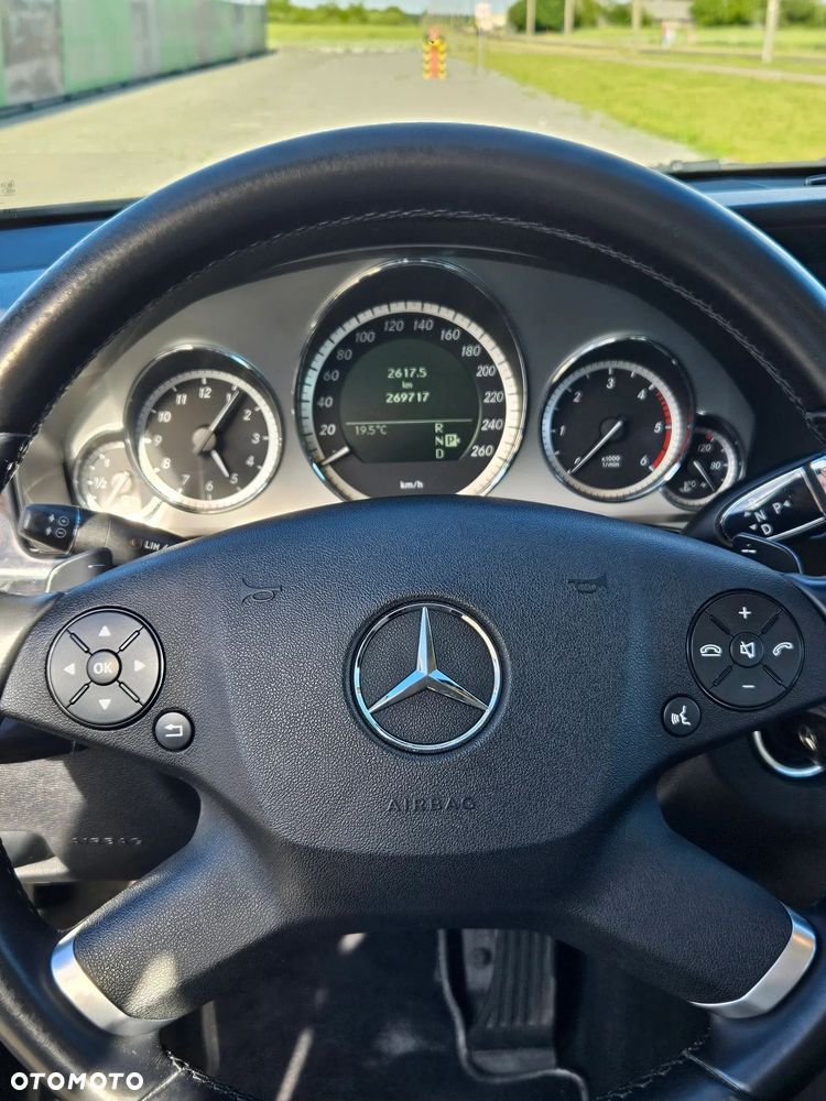 Mercedes-Benz Klasa E 350 CDI 4-Matic - 22