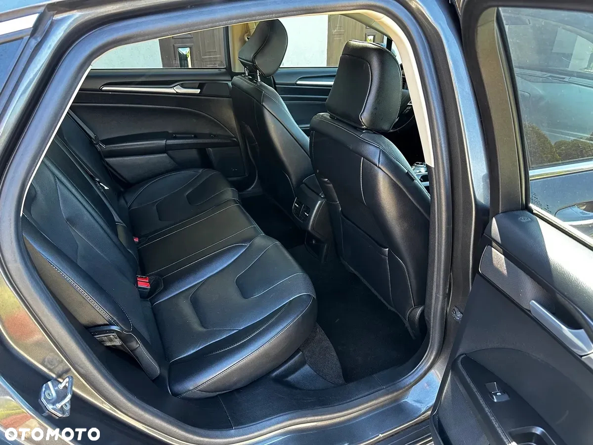 Ford Fusion 2.0 EcoBoost Titanium - 25