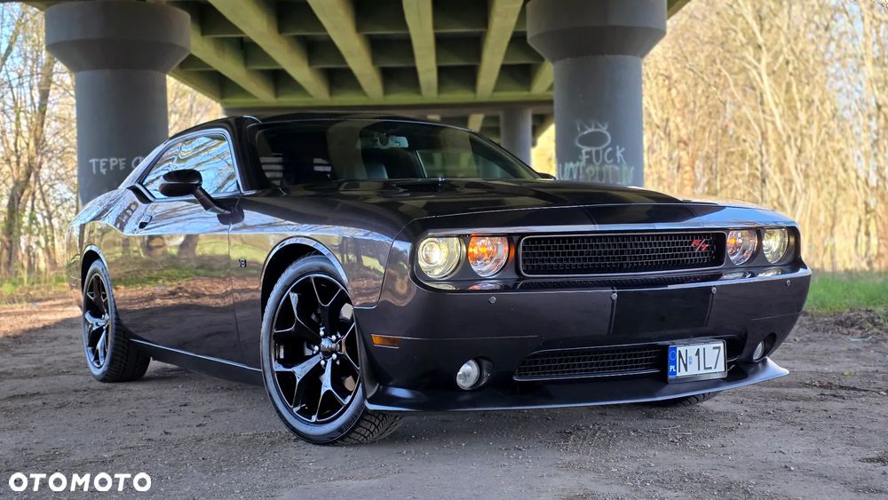 Dodge Challenger - 12