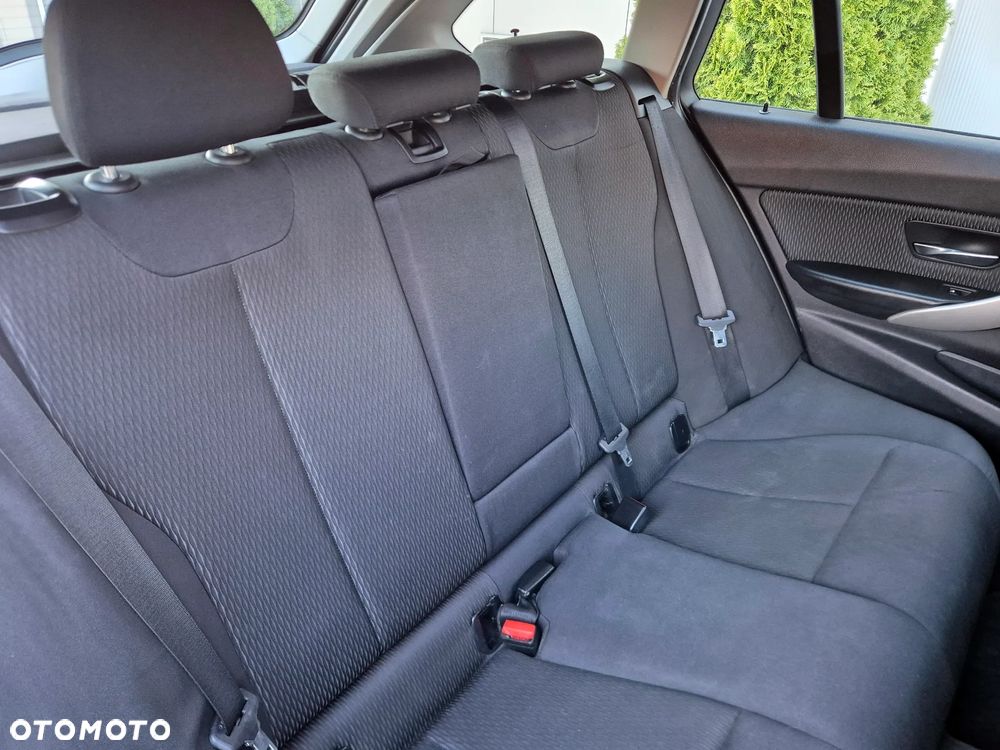 BMW Seria 3 318d DPF Edition Sport - 22