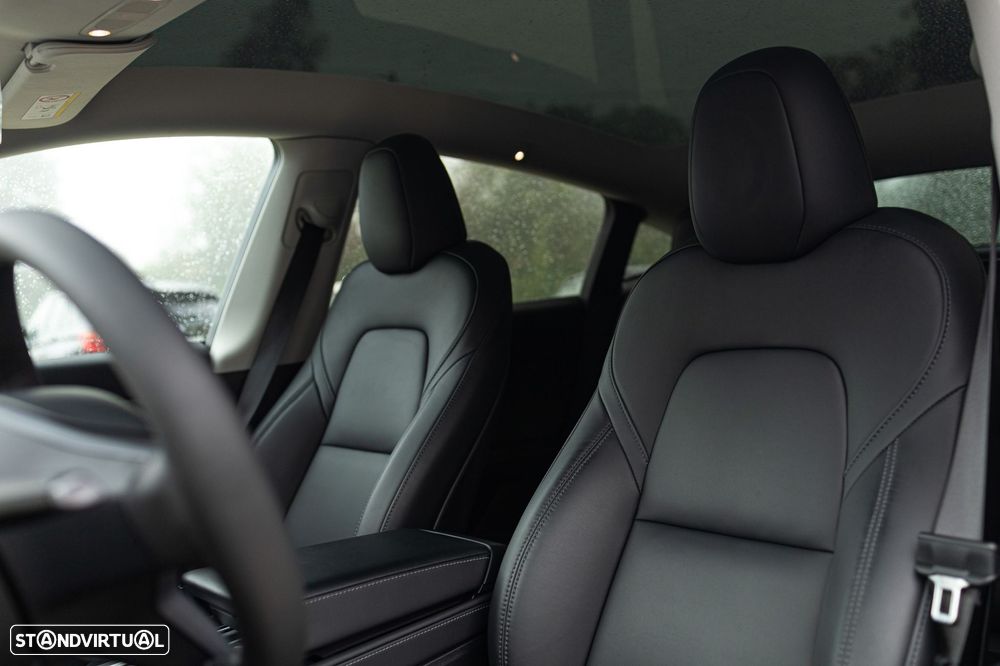 Tesla Model Y Standard RWD - 10