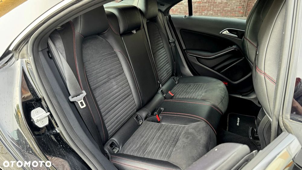 Mercedes-Benz CLA 180 7G-DCT AMG Line - 40