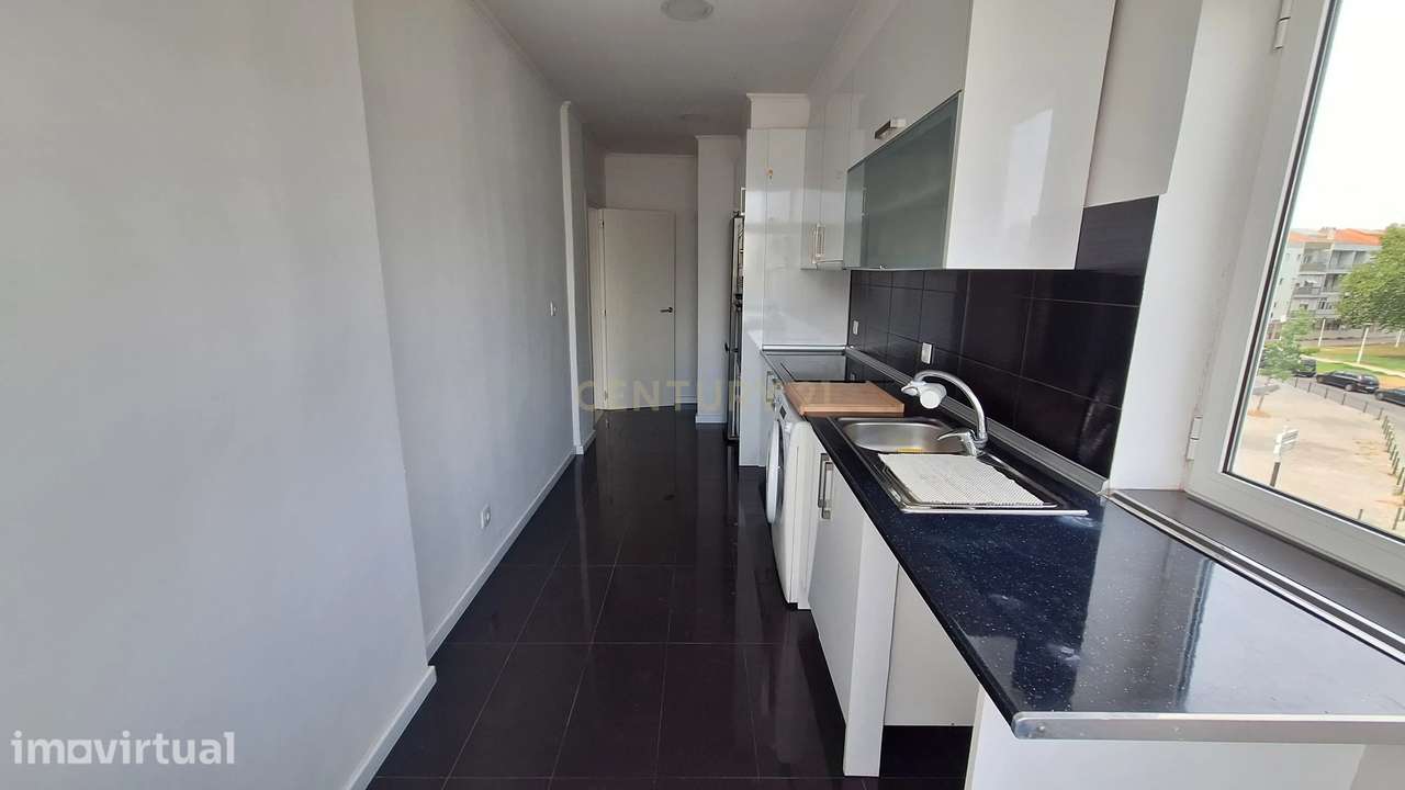 ARRENDA-SE APARTAMENTO T2 CORROIOS - ZONA CENTRO - Grande imagem: 4/13