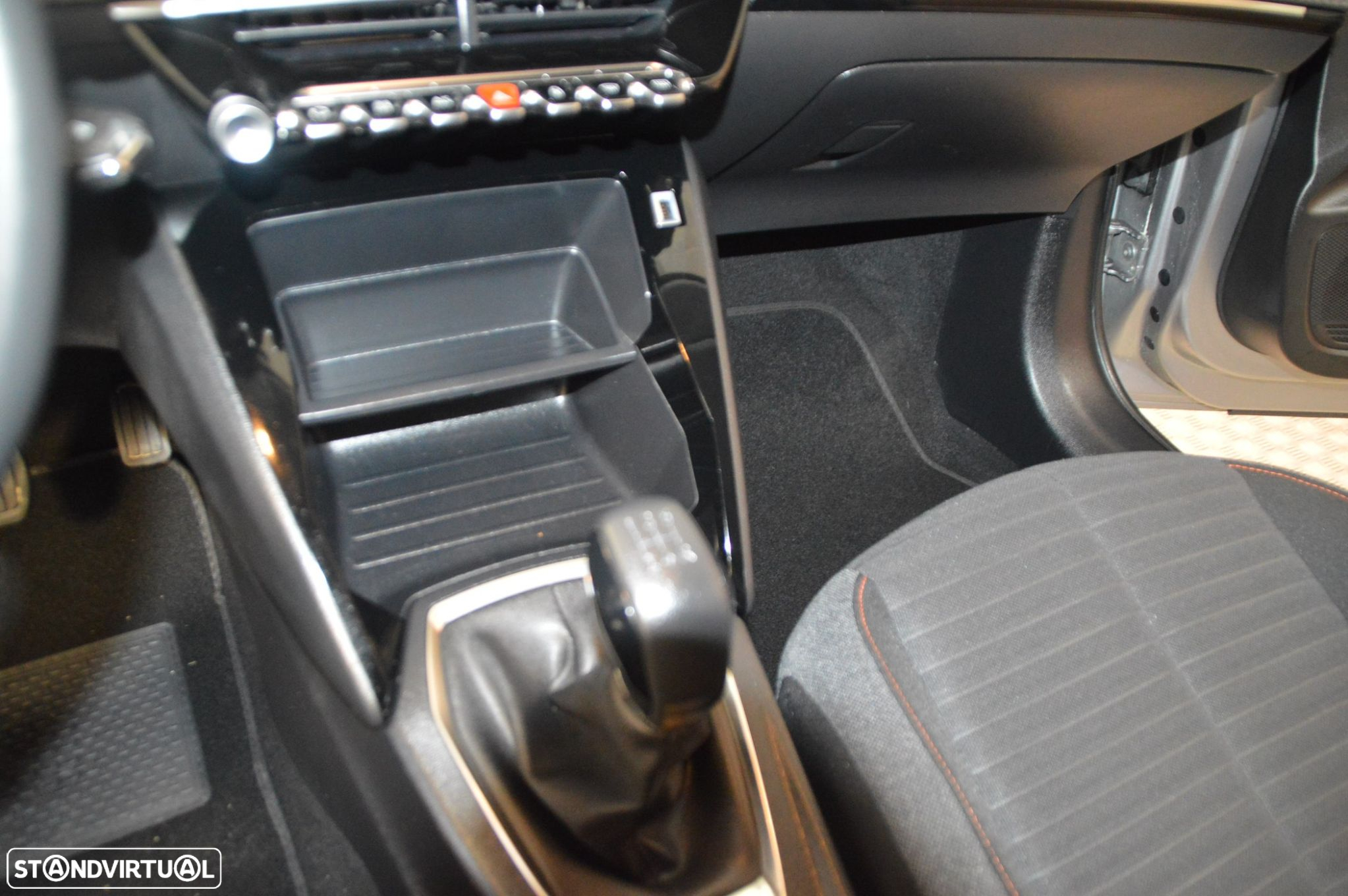 Peugeot 208 1.2 PureTech Active Pack - 33