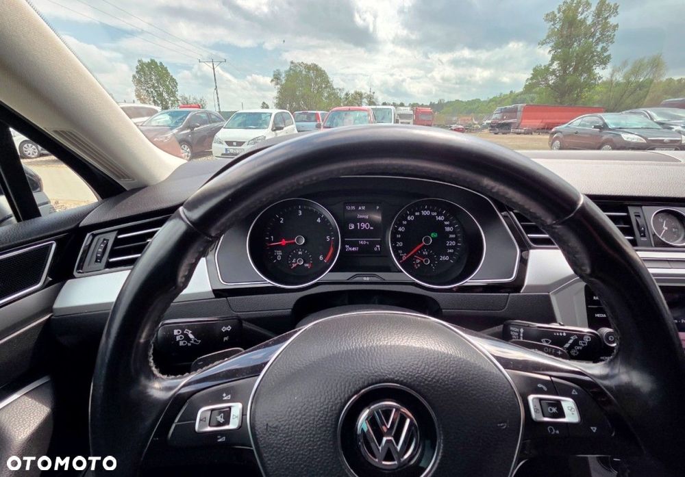Volkswagen Passat - 8