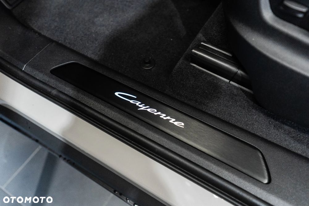 Porsche Cayenne E-Hybrid PHEV Black Edition - 36