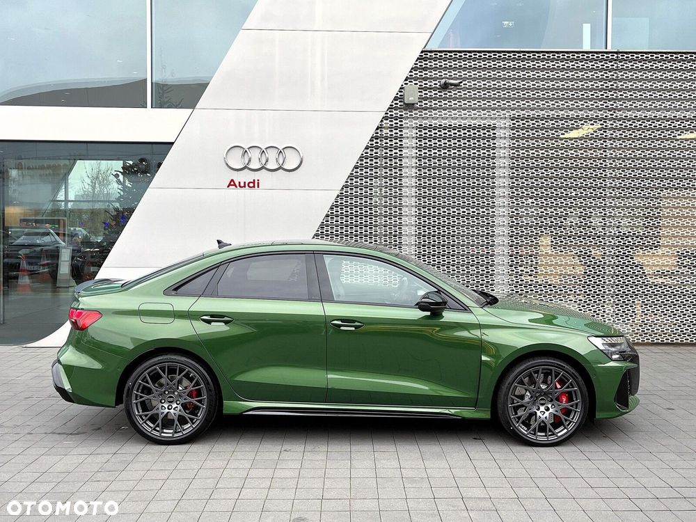Audi RS3 Limousine - 1