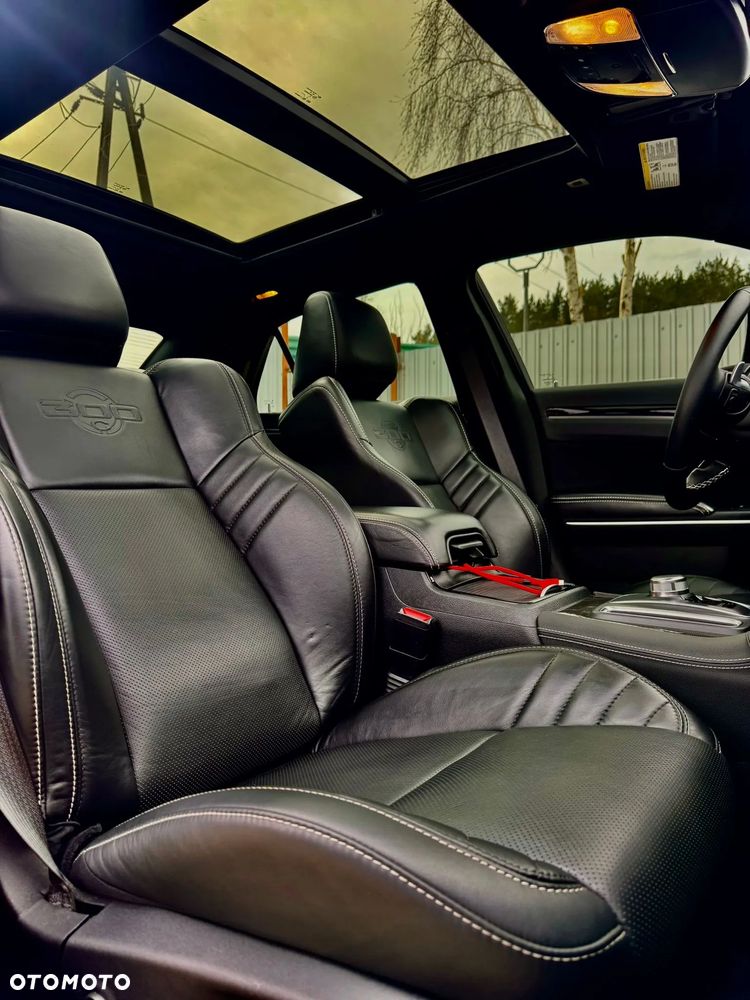 Dodge Challenger - 12