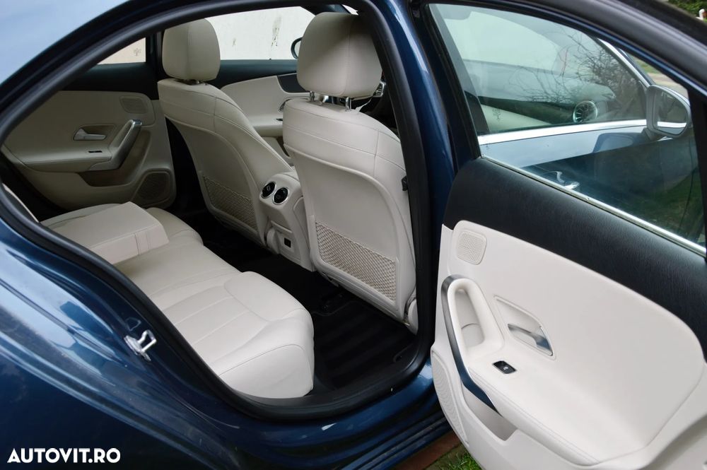 Mercedes-Benz A 180 Sedan 7G-DCT Lim. Special Edition - 13