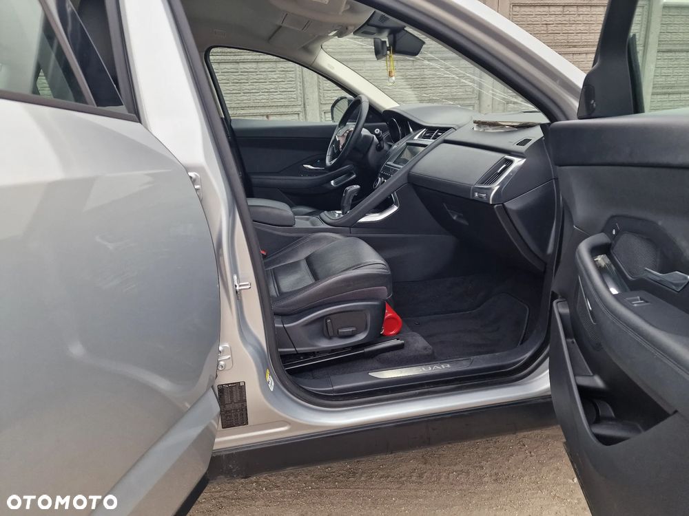 Jaguar E-Pace P200 AWD R-Dynamic S - 32