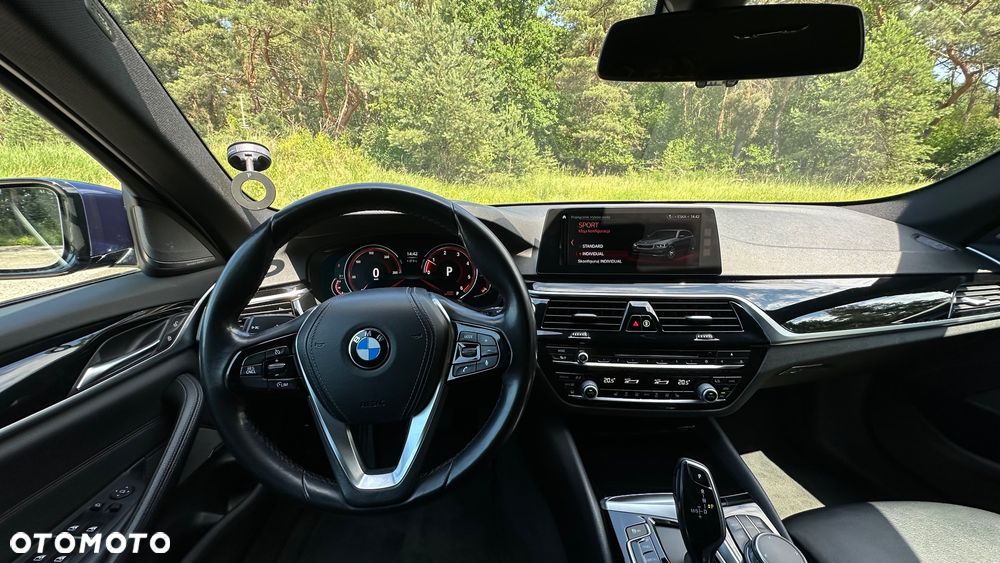 BMW Seria 5 520d Sport Line - 23