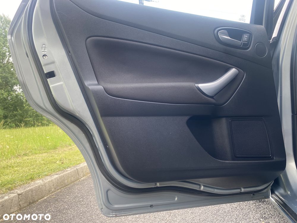 Ford Mondeo 2.0 Ambiente - 19