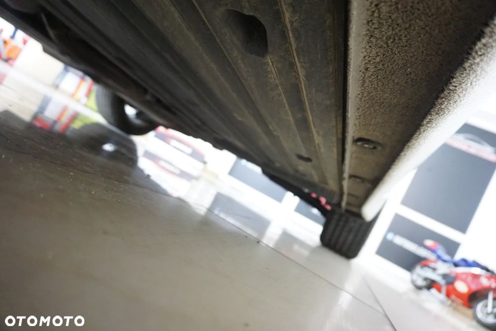 Kia Ceed 1.4 L - 12