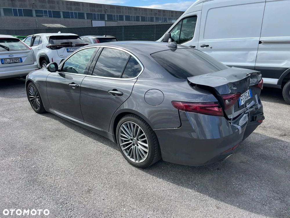 Alfa Romeo Giulia 2.2 - 7