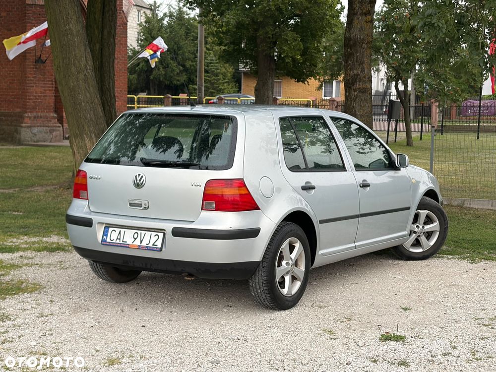 Volkswagen Golf - 5