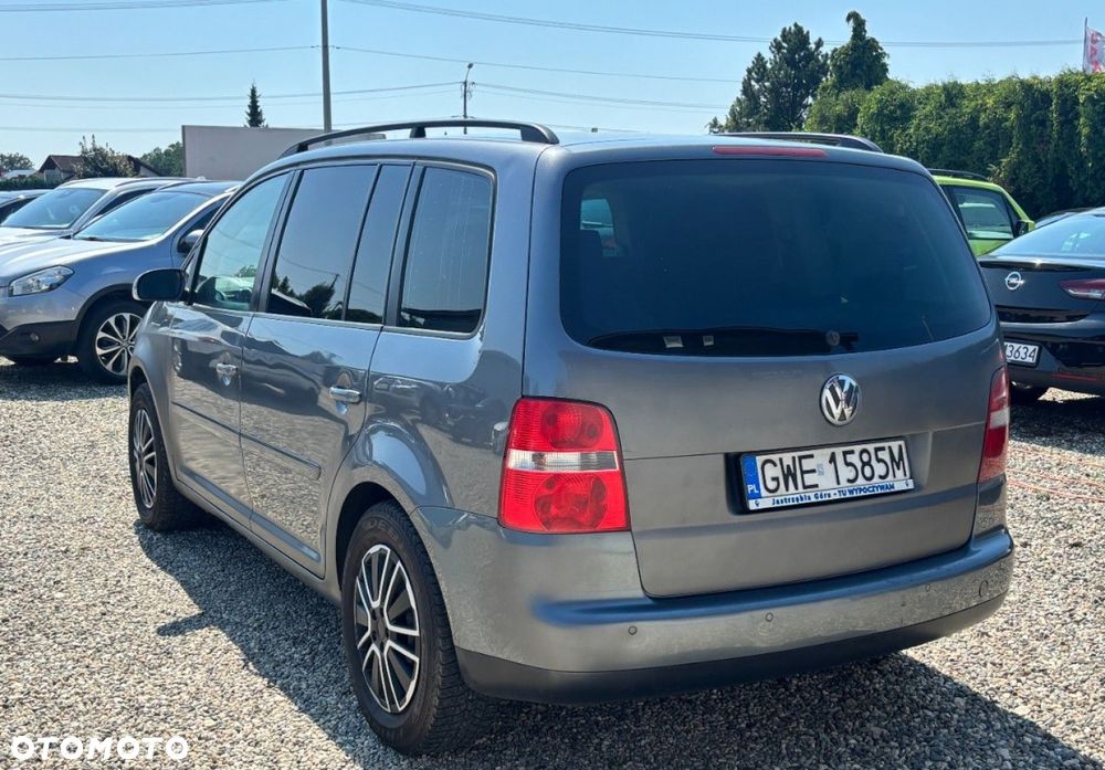 Volkswagen Touran - 4