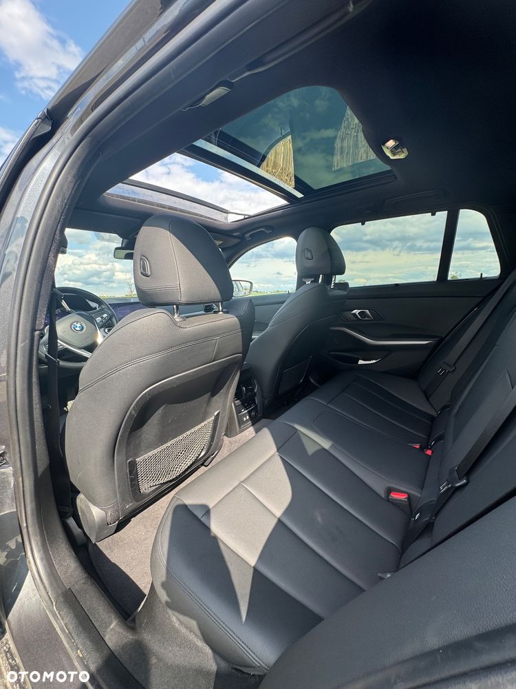 BMW Seria 3 318d Touring - 13