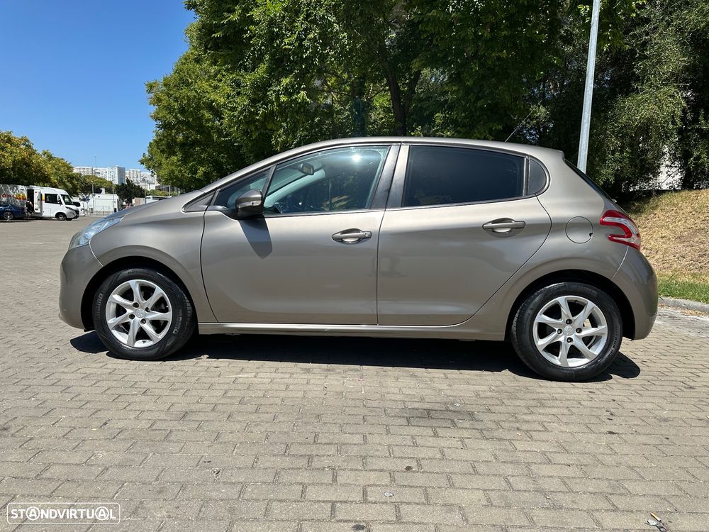Peugeot 208 1.4 HDi Allure - 8