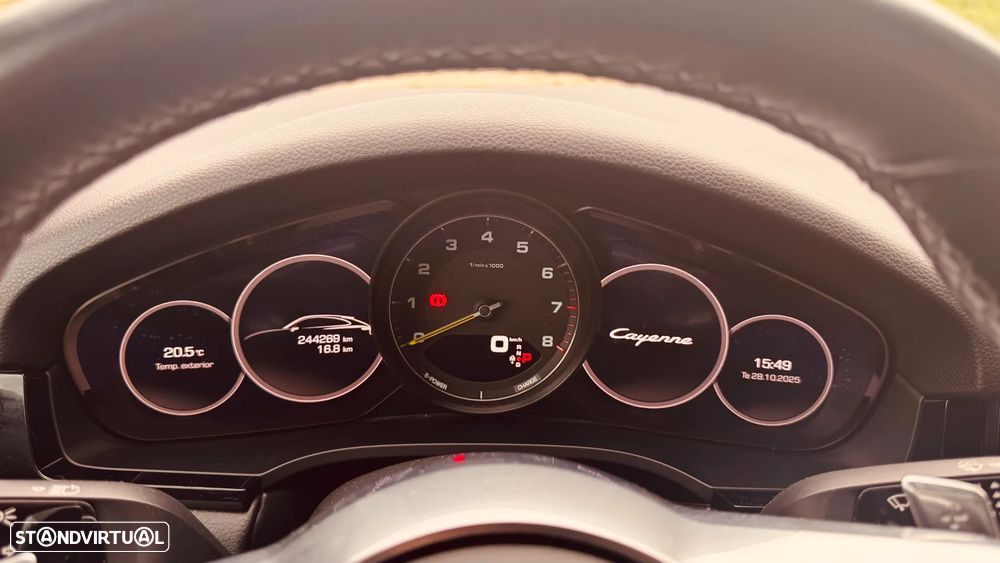 Porsche Cayenne Coupé E-Hybrid Platinum Edition - 25