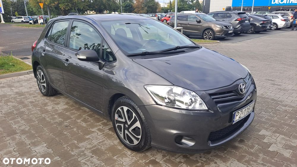 Toyota Auris 2010 photo 2