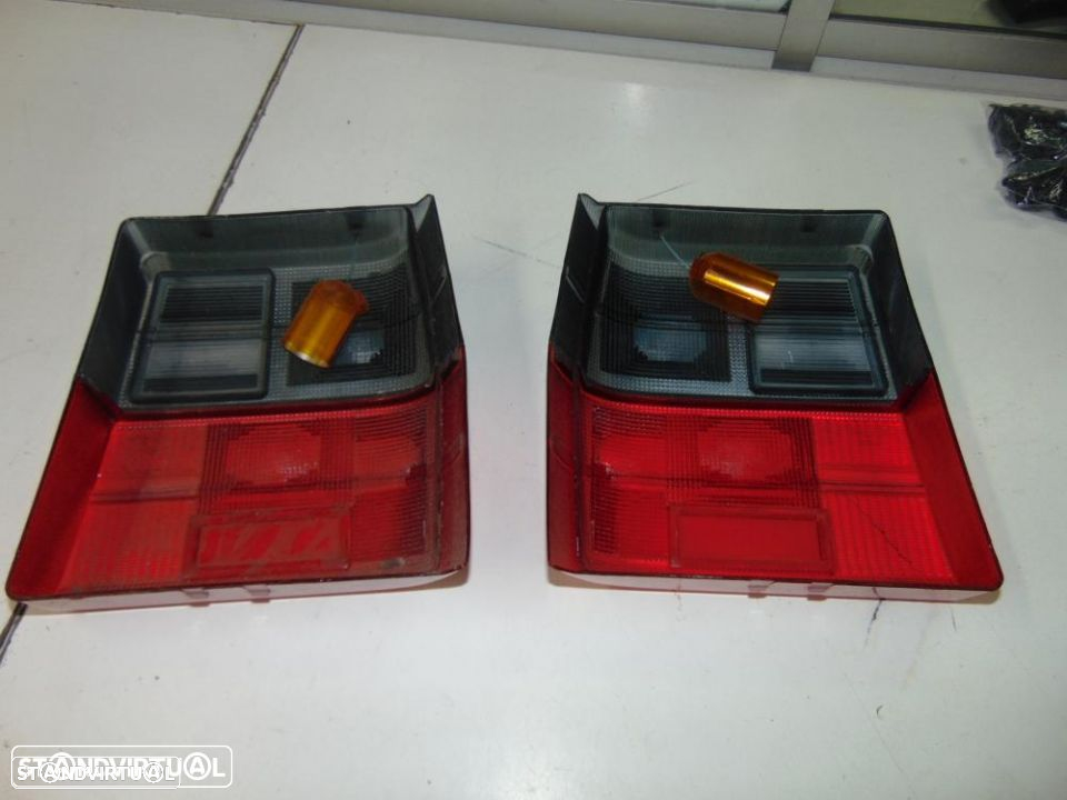 Fiat Uno 1º modelo vidros de farolim - 2