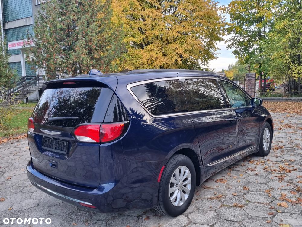 Chrysler Pacifica 2017 photo 3
