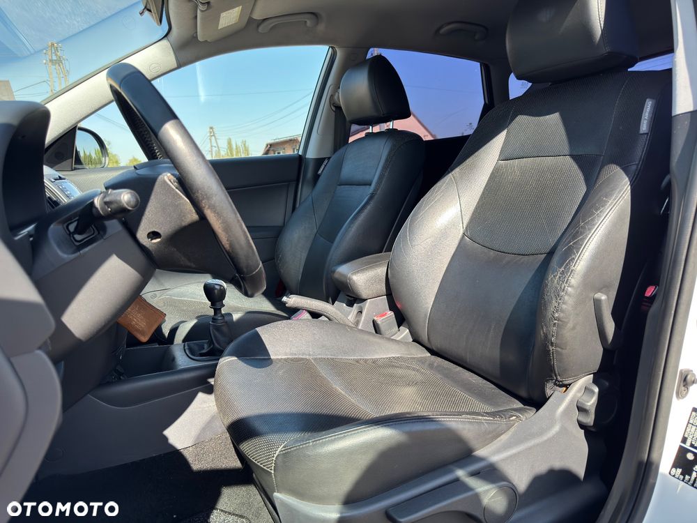 Hyundai i30 1.6 Classic + - 16