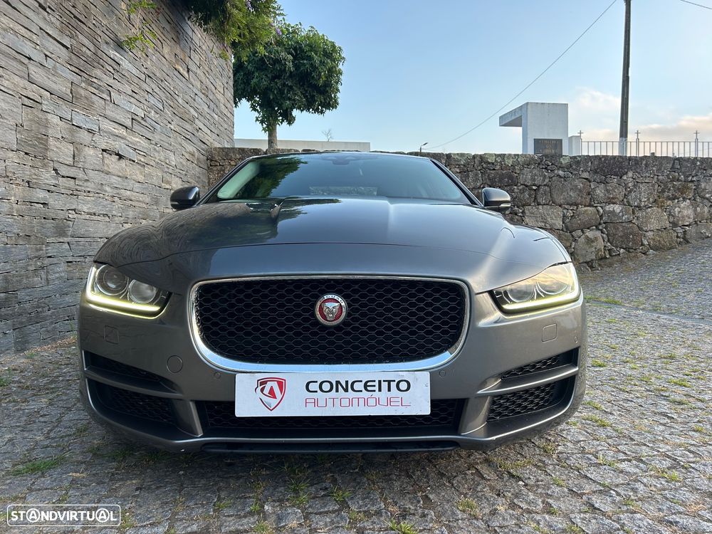 Jaguar XE 2.0 D Portfolio - 3